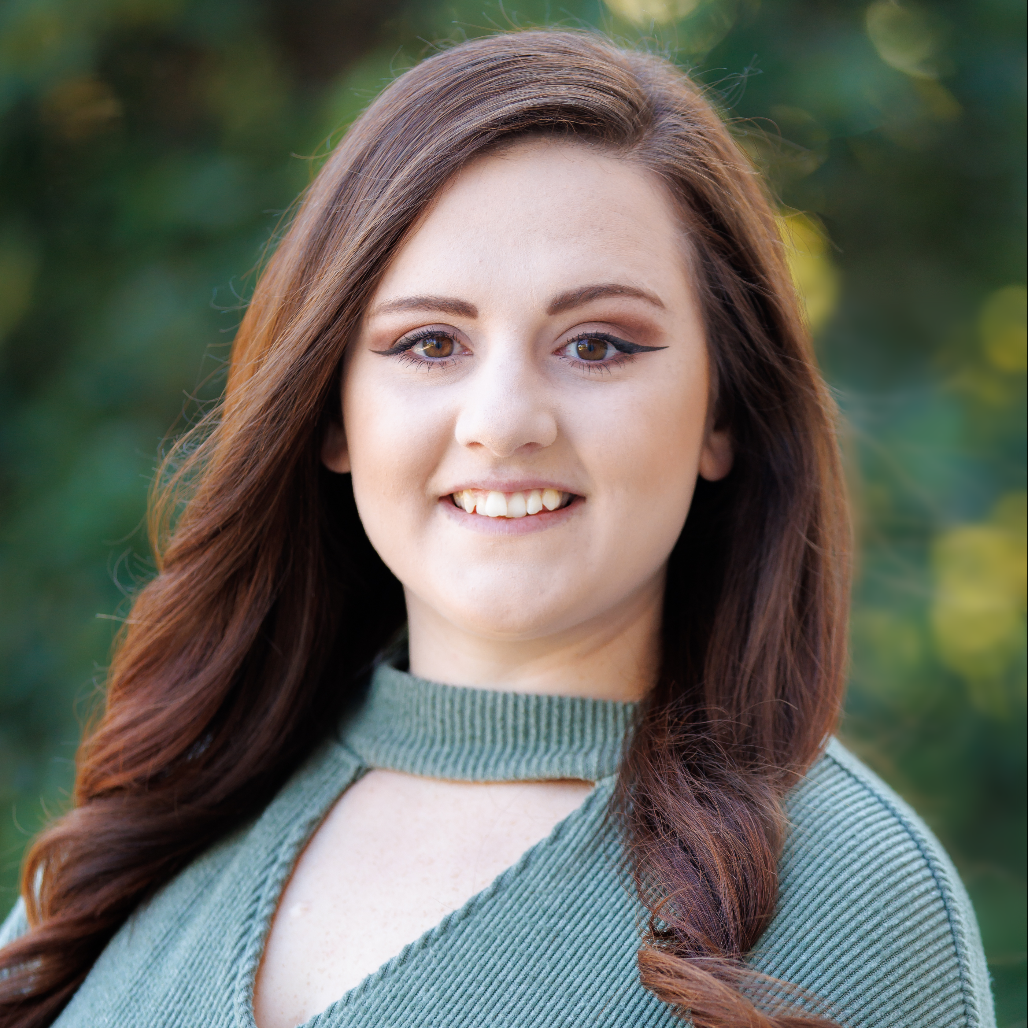 Headshot of Isabelle Holcombe